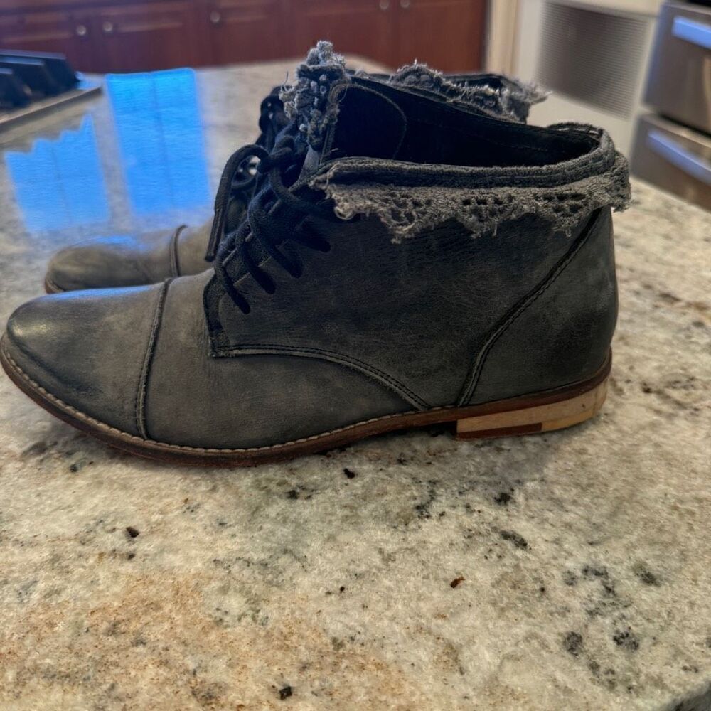 Free People 7.5-8/38 Vaughn Gray Leather Distressed Crochet Trim Combat Boots - Picture 6 of 10